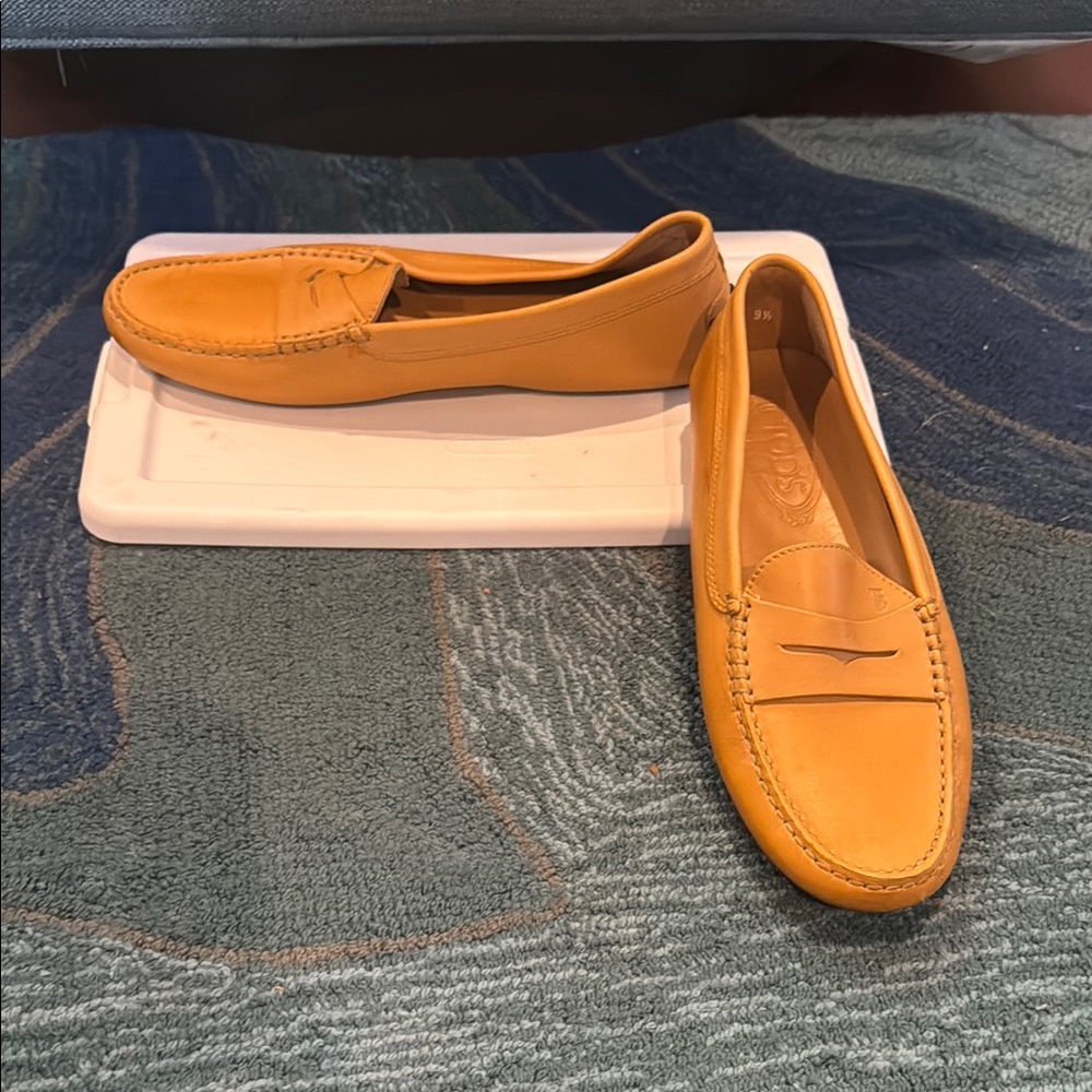 Tod’s Tan driving moccasin